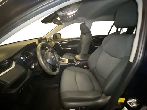 Used 2022 Toyota RAV4 XLE image 9