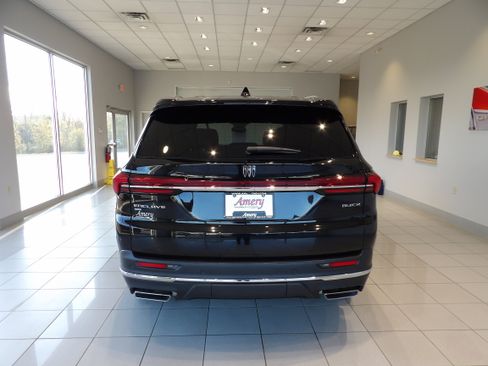 Used 2025 Buick Enclave Preferred AWD/4WD image 5