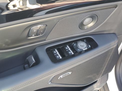 New 2026 Lincoln Nautilus Premier w/ Equipment Group 102A AWD/4WD image 9