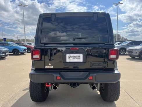 Used 2019 Jeep Wrangler Unlimited Sahara image 5