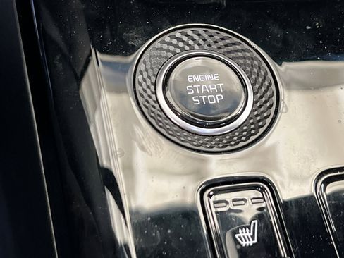 Used 2025 Kia Niro SX Touring image 27