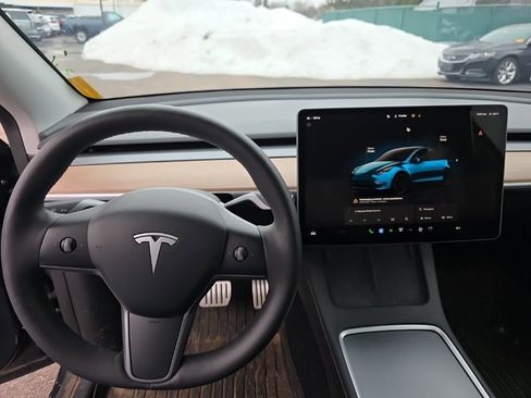 Used 2023 Tesla Model Y Performance image 14