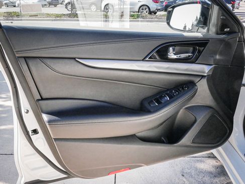 Used 2023 Nissan Maxima SL image 14