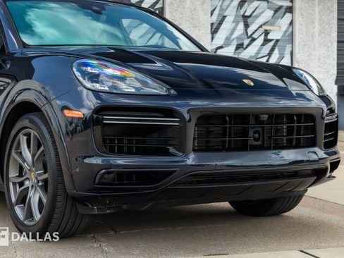 Used 2023 Porsche Cayenne Turbo S AWD/4WD image 2