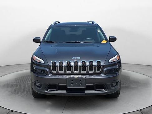 Used 2018 Jeep Cherokee Latitude Plus w/ Cold Weather Group AWD/4WD image 8