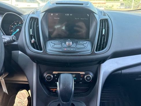Used 2016 Ford Escape SE w/ Equipment Group 201A AWD/4WD image 3