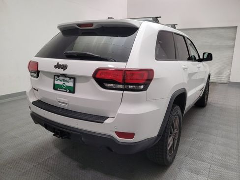 Used 2017 Jeep Grand Cherokee Laredo AWD/4WD image 7