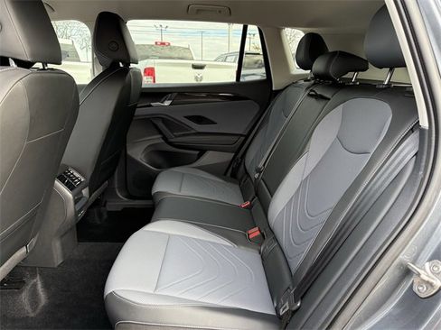 Certified 2025 Volkswagen Tiguan SE image 24