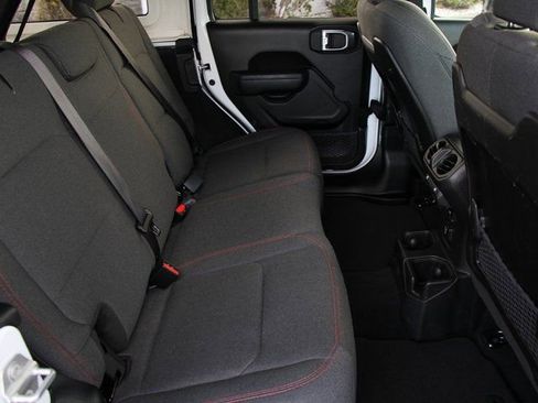 Used 2025 Jeep Wrangler Unlimited Rubicon image 30