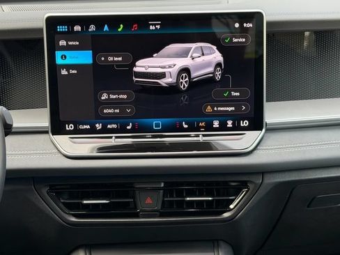 Certified 2025 Volkswagen Tiguan SE AWD/4WD image 17