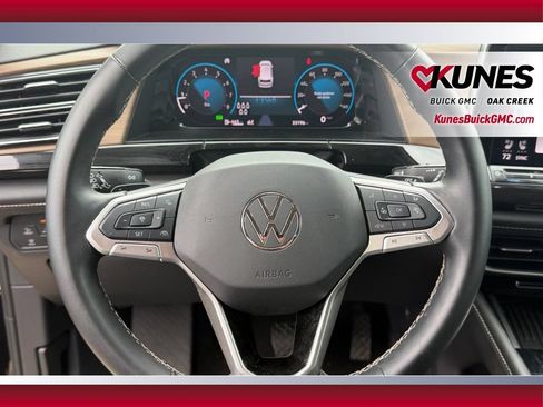 Used 2025 Volkswagen Atlas SE FWD image 15