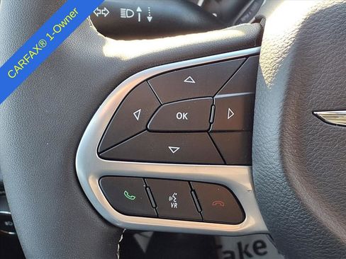 Used 2026 Chrysler Pacifica Select image 28