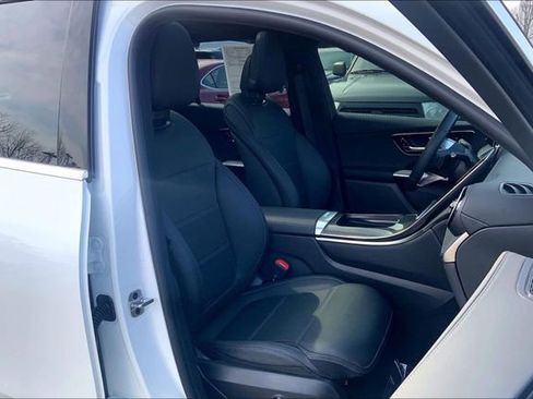Used 2025 Mercedes-Benz GLC 300 4MATIC image 7
