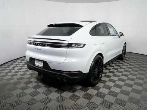 New 2026 Porsche Cayenne AWD image 31