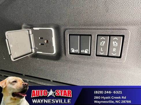 Used 2025 Chevrolet Suburban Premier AWD/4WD image 30