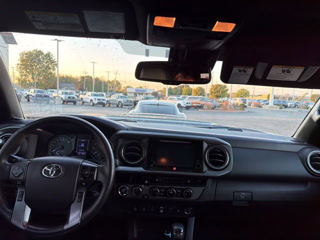 Used 2018 Toyota Tacoma TRD Sport AWD/4WD image 13