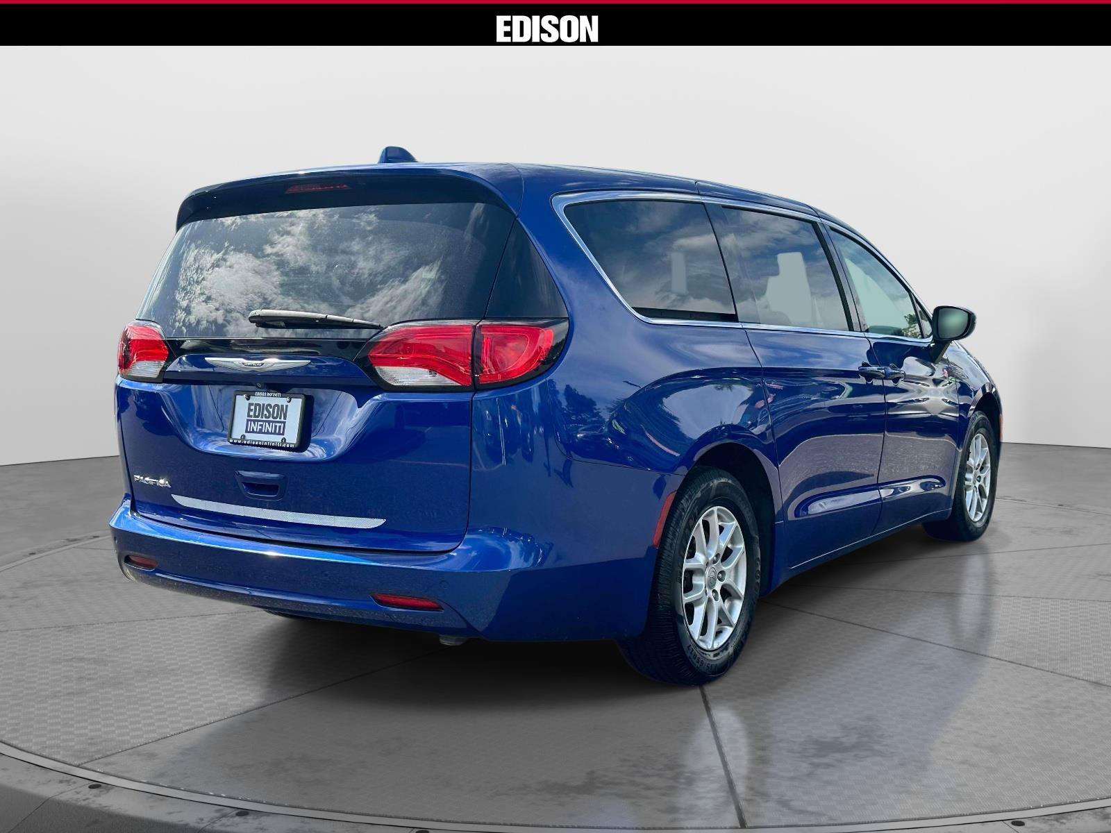 Used 2019 Chrysler Pacifica LX FWD image 4