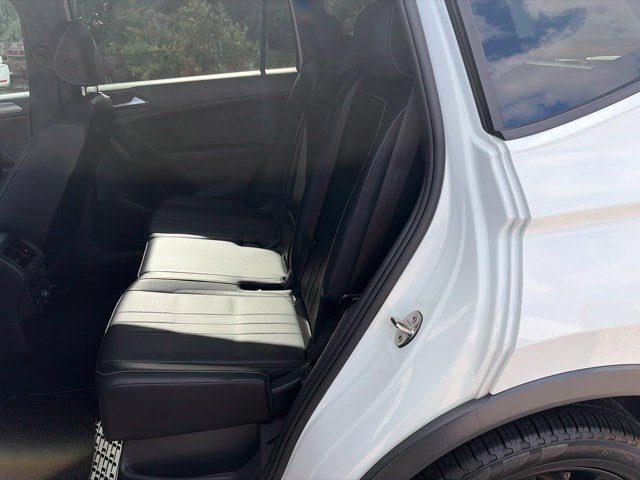Used 2022 Volkswagen Tiguan SE R-Line AWD/4WD image 18