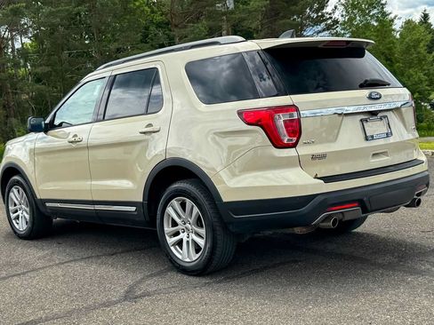 Used 2018 Ford Explorer XLT AWD/4WD image 5
