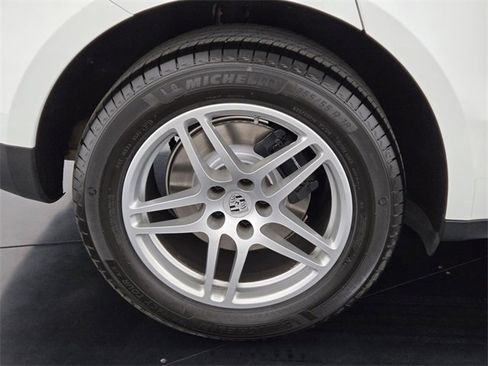 Used 2021 Porsche Macan image 10