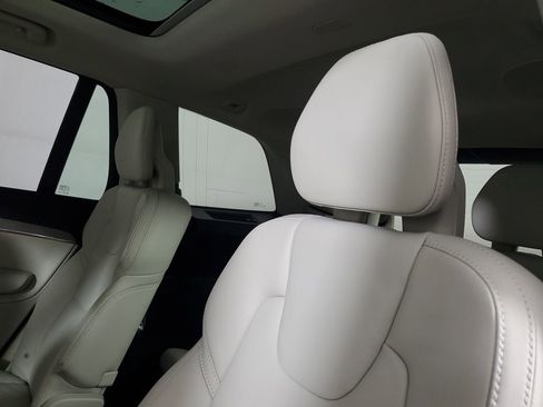 Certified 2024 Volvo XC90 B6 Ultimate w/ Protection Package Premier image 15