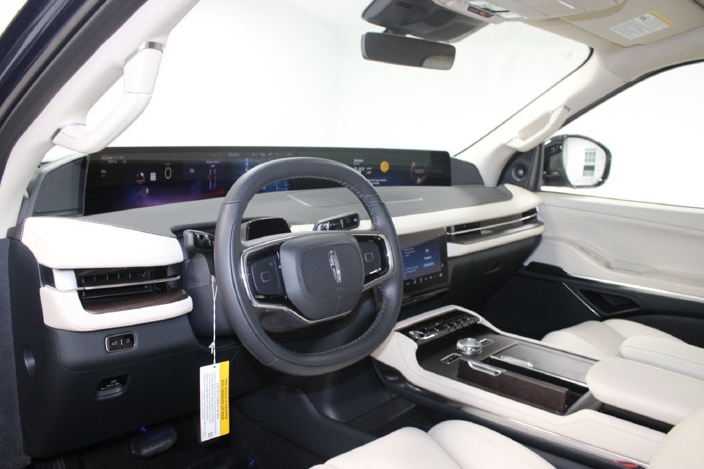 New 2027 Lincoln Navigator Premiere RWD image 25