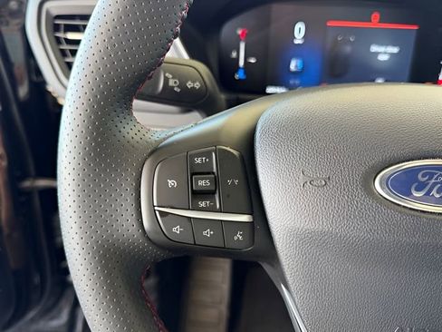 Used 2025 Ford Escape ST-Line image 18