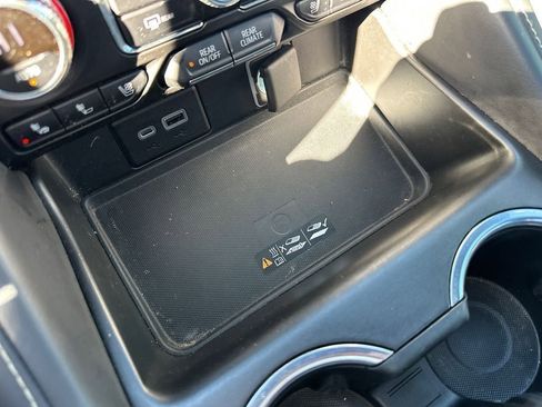 Used 2022 GMC Yukon XL SLT w/ SLT Premium Package image 29