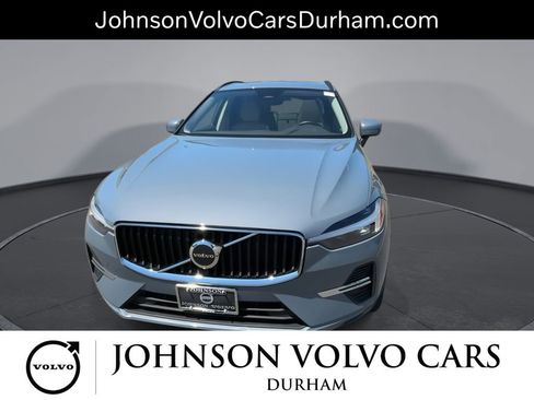 Used 2023 Volvo XC60 B5 Core AWD/4WD image 3