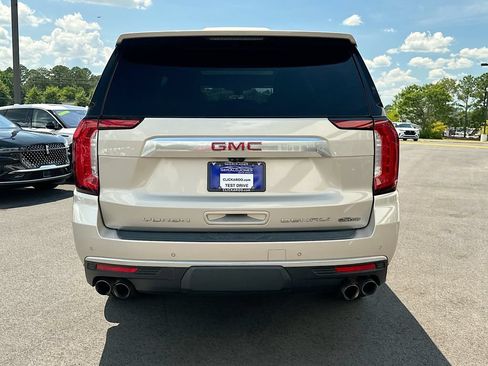 Used 2021 GMC Yukon XL Denali w/ Denali Premium Package AWD/4WD image 15