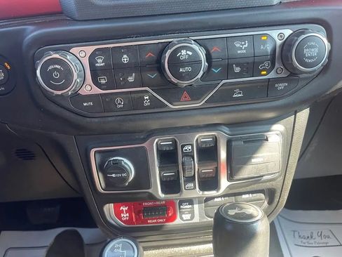 Used 2021 Jeep Wrangler Unlimited Rubicon w/ Cold Weather Group AWD/4WD image 32