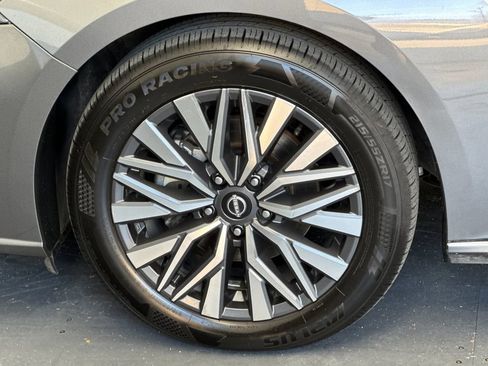 Used 2024 Nissan Altima 2.5 SV image 23