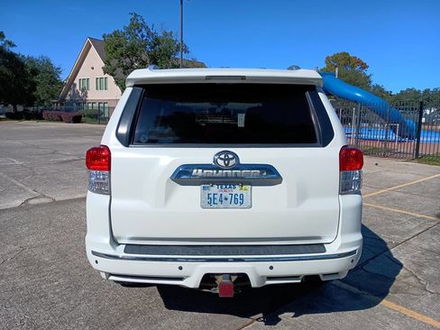 Used 2011 Toyota 4Runner SR5 RWD image 4