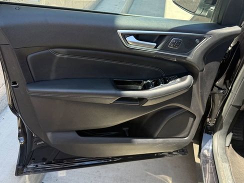 Used 2019 Ford Edge Titanium w/ Cold Weather Package AWD/4WD image 13