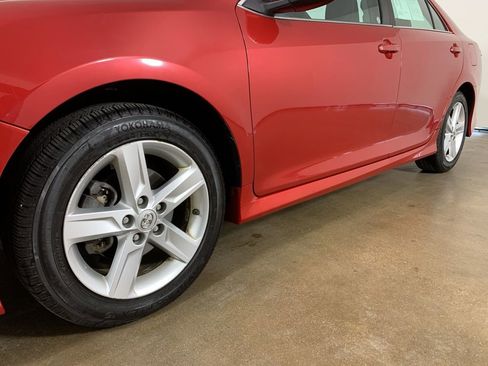Used 2013 Toyota Camry SE FWD image 2