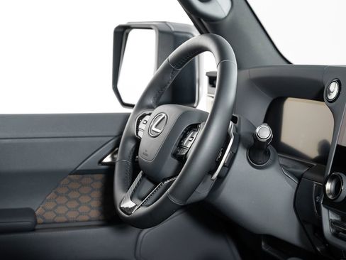 Used 2025 Lexus GX 550 image 25