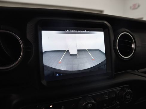 Used 2023 Jeep Wrangler Unlimited Sahara w/ Cold Weather Group image 19