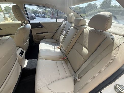 Used 2016 Honda Accord Touring image 19