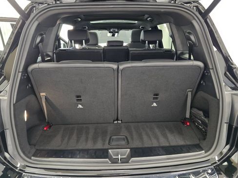 Used 2025 Mercedes-Benz GLB 250 4MATIC image 11