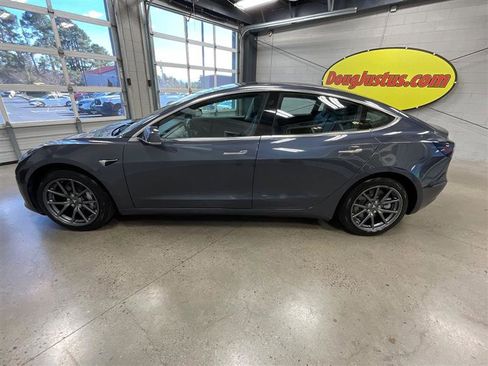 Used 2018 Tesla Model 3 Long Range image 2