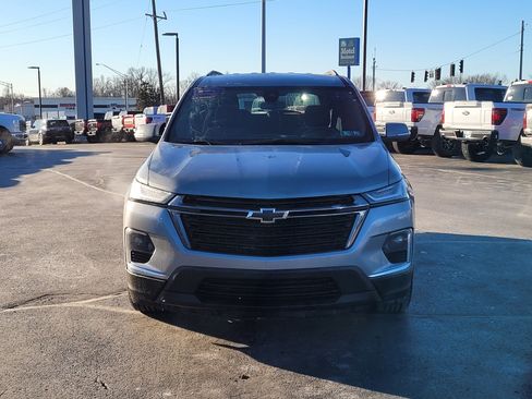 Used 2023 Chevrolet Traverse LT w/ Midnight/Sport Edition image 9