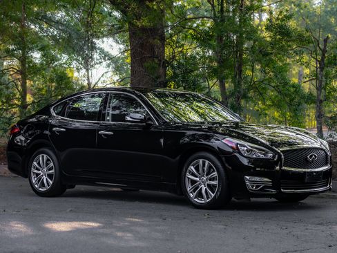 Used 2019 INFINITI Q70 Luxe RWD image 49