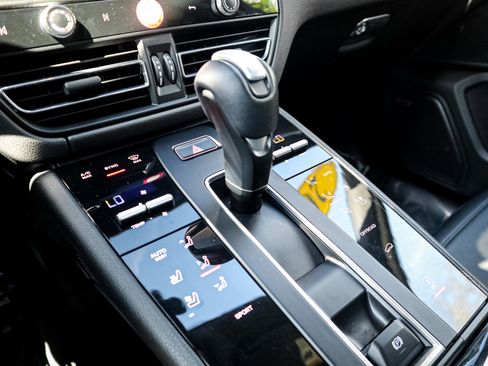 Used 2024 Porsche Macan image 26