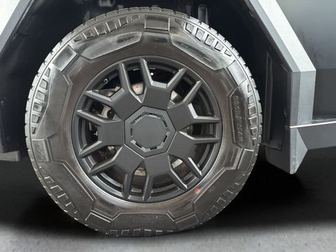 Used 2024 Tesla Cybertruck AWD Crew Cab image 19