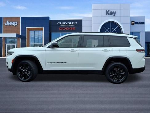 Used 2023 Jeep Grand Cherokee L Limited w/ Black Appearance Package AWD/4WD image 2