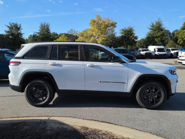 New 2027 Jeep Grand Cherokee Altitude RWD image 3