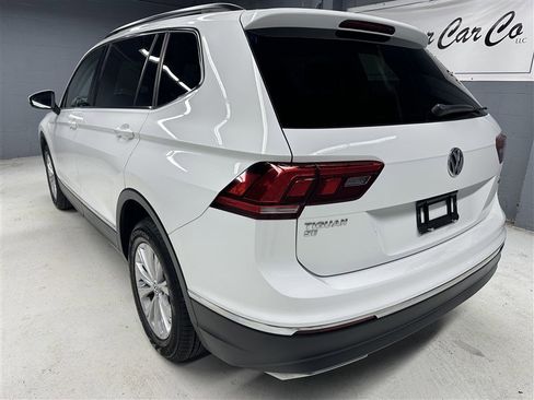 Used 2018 Volkswagen Tiguan SE w/ Panoramic Sunroof Package image 4
