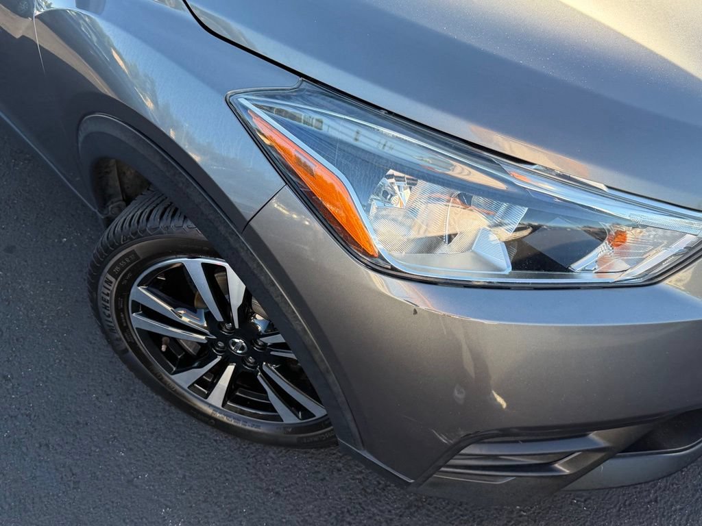 Used 2019 Nissan Kicks SV w/ Exterior Package FWD image 2
