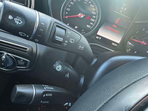 Used 2019 Mercedes-Benz GLC 300 4MATIC image 20