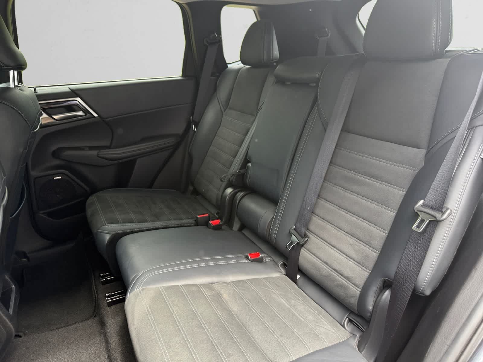 Used 2025 Mitsubishi Outlander SE AWD/4WD image 13